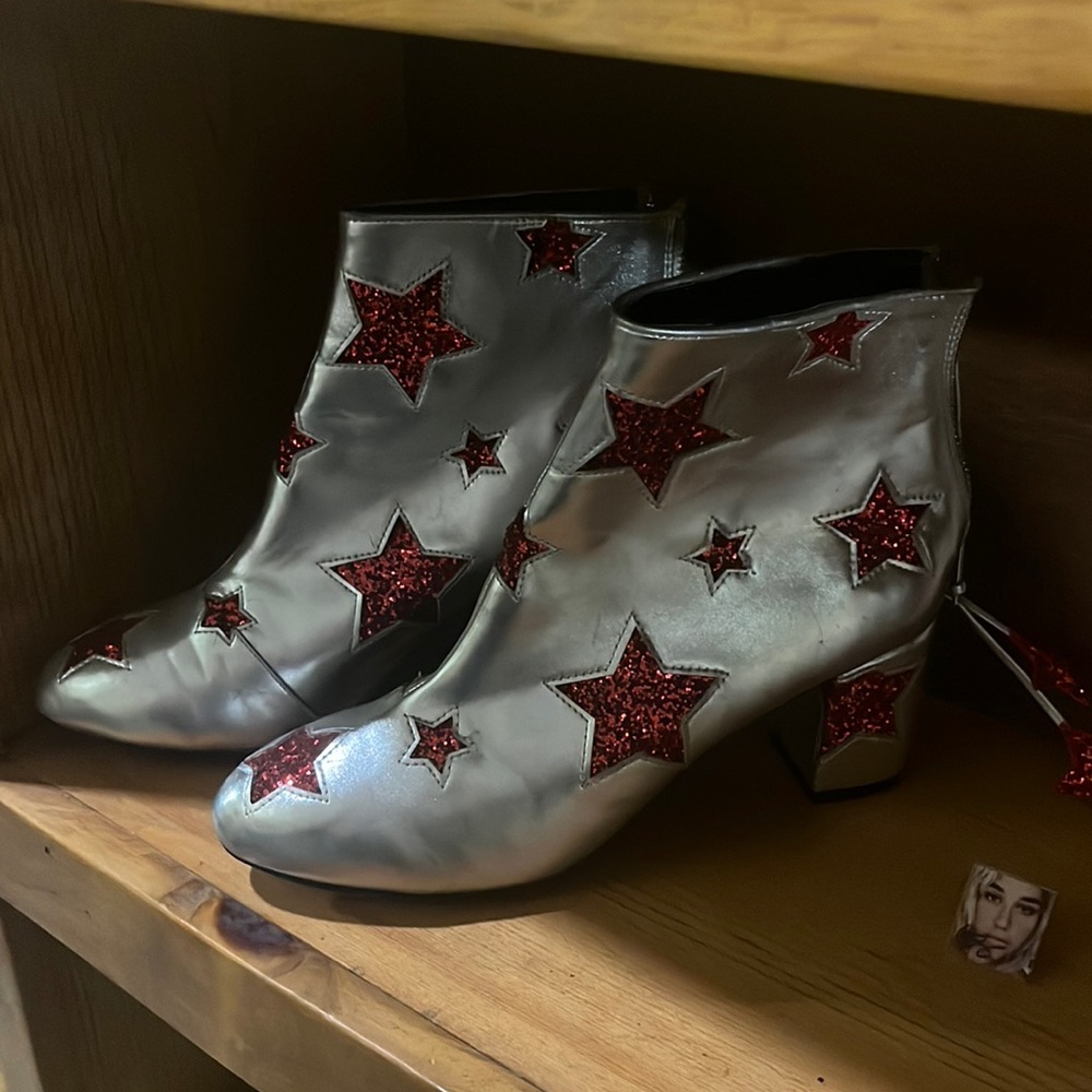 Authentic boots owned by the one and only Kesha